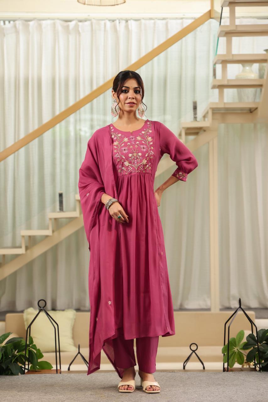 Pure chanderi dupatta set with embroidery work and crosia Les